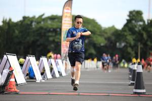 BIB: 131
                            <button type="button" onclick="openModal(5126312)" class="btn btn-primary btn-sm float-right btn-popup" data-toggle="modal" data-target=".modal-high-quality">
                        <i class="fas fa-shopping-cart"></i> Add to Cart
                    </button>
                                            <button type="button" onclick="isThisMe(5126312, true)" class="btn btn-success btn-sm float-right btn-popup btn-isme hidden" data-toggle="tooltip" data-placement="bottom" title="นี่คือรูปของคุณใช่ไหม คลิกที่นี่เพื่อเอาเข้าอัลบั้ม">
                        <i class="fas fa-plus"></i> Add to album
                    </button>
                    <button type="button" onclick="isThisMe(5126312, false)" class="btn btn-warning btn-sm float-right btn-popup btn-isnotme hidden">
                        <i class="fas fa-ban"></i> Remove from album
                    </button>