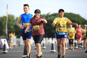 BIB: 085, 0972, 0088
                            <button type="button" onclick="openModal(4972297)" class="btn btn-primary btn-sm float-right btn-popup" data-toggle="modal" data-target=".modal-high-quality">
                        <i class="fas fa-shopping-cart"></i> Add to Cart
                    </button>
                                            <button type="button" onclick="isThisMe(4972297, true)" class="btn btn-success btn-sm float-right btn-popup btn-isme hidden" data-toggle="tooltip" data-placement="bottom" title="นี่คือรูปของคุณใช่ไหม คลิกที่นี่เพื่อเอาเข้าอัลบั้ม">
                        <i class="fas fa-plus"></i> Add to album
                    </button>
                    <button type="button" onclick="isThisMe(4972297, false)" class="btn btn-warning btn-sm float-right btn-popup btn-isnotme hidden">
                        <i class="fas fa-ban"></i> Remove from album
                    </button>