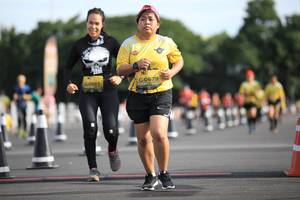 BIB: 0679, 665
                            <button type="button" onclick="openModal(5088398)" class="btn btn-primary btn-sm float-right btn-popup" data-toggle="modal" data-target=".modal-high-quality">
                        <i class="fas fa-shopping-cart"></i> Add to Cart
                    </button>
                                            <button type="button" onclick="isThisMe(5088398, true)" class="btn btn-success btn-sm float-right btn-popup btn-isme hidden" data-toggle="tooltip" data-placement="bottom" title="นี่คือรูปของคุณใช่ไหม คลิกที่นี่เพื่อเอาเข้าอัลบั้ม">
                        <i class="fas fa-plus"></i> Add to album
                    </button>
                    <button type="button" onclick="isThisMe(5088398, false)" class="btn btn-warning btn-sm float-right btn-popup btn-isnotme hidden">
                        <i class="fas fa-ban"></i> Remove from album
                    </button>