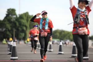 BIB: 007, 0076
                            <button type="button" onclick="openModal(5120195)" class="btn btn-primary btn-sm float-right btn-popup" data-toggle="modal" data-target=".modal-high-quality">
                        <i class="fas fa-shopping-cart"></i> Add to Cart
                    </button>
                                            <button type="button" onclick="isThisMe(5120195, true)" class="btn btn-success btn-sm float-right btn-popup btn-isme hidden" data-toggle="tooltip" data-placement="bottom" title="นี่คือรูปของคุณใช่ไหม คลิกที่นี่เพื่อเอาเข้าอัลบั้ม">
                        <i class="fas fa-plus"></i> Add to album
                    </button>
                    <button type="button" onclick="isThisMe(5120195, false)" class="btn btn-warning btn-sm float-right btn-popup btn-isnotme hidden">
                        <i class="fas fa-ban"></i> Remove from album
                    </button>