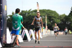 BIB: 110
                            <button type="button" onclick="openModal(5100322)" class="btn btn-primary btn-sm float-right btn-popup" data-toggle="modal" data-target=".modal-high-quality">
                        <i class="fas fa-shopping-cart"></i> Add to Cart
                    </button>
                                            <button type="button" onclick="isThisMe(5100322, true)" class="btn btn-success btn-sm float-right btn-popup btn-isme hidden" data-toggle="tooltip" data-placement="bottom" title="นี่คือรูปของคุณใช่ไหม คลิกที่นี่เพื่อเอาเข้าอัลบั้ม">
                        <i class="fas fa-plus"></i> Add to album
                    </button>
                    <button type="button" onclick="isThisMe(5100322, false)" class="btn btn-warning btn-sm float-right btn-popup btn-isnotme hidden">
                        <i class="fas fa-ban"></i> Remove from album
                    </button>