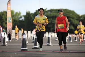 BIB: 0624, 0332
                            <button type="button" onclick="openModal(4963405)" class="btn btn-primary btn-sm float-right btn-popup" data-toggle="modal" data-target=".modal-high-quality">
                        <i class="fas fa-shopping-cart"></i> Add to Cart
                    </button>
                                            <button type="button" onclick="isThisMe(4963405, true)" class="btn btn-success btn-sm float-right btn-popup btn-isme hidden" data-toggle="tooltip" data-placement="bottom" title="นี่คือรูปของคุณใช่ไหม คลิกที่นี่เพื่อเอาเข้าอัลบั้ม">
                        <i class="fas fa-plus"></i> Add to album
                    </button>
                    <button type="button" onclick="isThisMe(4963405, false)" class="btn btn-warning btn-sm float-right btn-popup btn-isnotme hidden">
                        <i class="fas fa-ban"></i> Remove from album
                    </button>
