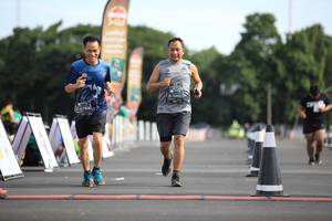 BIB: 1011, 703
                            <button type="button" onclick="openModal(5121304)" class="btn btn-primary btn-sm float-right btn-popup" data-toggle="modal" data-target=".modal-high-quality">
                        <i class="fas fa-shopping-cart"></i> Add to Cart
                    </button>
                                            <button type="button" onclick="isThisMe(5121304, true)" class="btn btn-success btn-sm float-right btn-popup btn-isme hidden" data-toggle="tooltip" data-placement="bottom" title="นี่คือรูปของคุณใช่ไหม คลิกที่นี่เพื่อเอาเข้าอัลบั้ม">
                        <i class="fas fa-plus"></i> Add to album
                    </button>
                    <button type="button" onclick="isThisMe(5121304, false)" class="btn btn-warning btn-sm float-right btn-popup btn-isnotme hidden">
                        <i class="fas fa-ban"></i> Remove from album
                    </button>