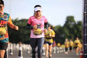 BIB: 0402, 453
                            <button type="button" onclick="openModal(4959942)" class="btn btn-primary btn-sm float-right btn-popup" data-toggle="modal" data-target=".modal-high-quality">
                        <i class="fas fa-shopping-cart"></i> Add to Cart
                    </button>
                                            <button type="button" onclick="isThisMe(4959942, true)" class="btn btn-success btn-sm float-right btn-popup btn-isme hidden" data-toggle="tooltip" data-placement="bottom" title="นี่คือรูปของคุณใช่ไหม คลิกที่นี่เพื่อเอาเข้าอัลบั้ม">
                        <i class="fas fa-plus"></i> Add to album
                    </button>
                    <button type="button" onclick="isThisMe(4959942, false)" class="btn btn-warning btn-sm float-right btn-popup btn-isnotme hidden">
                        <i class="fas fa-ban"></i> Remove from album
                    </button>