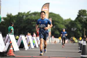 BIB: 0803
                            <button type="button" onclick="openModal(5105822)" class="btn btn-primary btn-sm float-right btn-popup" data-toggle="modal" data-target=".modal-high-quality">
                        <i class="fas fa-shopping-cart"></i> Add to Cart
                    </button>
                                            <button type="button" onclick="isThisMe(5105822, true)" class="btn btn-success btn-sm float-right btn-popup btn-isme hidden" data-toggle="tooltip" data-placement="bottom" title="นี่คือรูปของคุณใช่ไหม คลิกที่นี่เพื่อเอาเข้าอัลบั้ม">
                        <i class="fas fa-plus"></i> Add to album
                    </button>
                    <button type="button" onclick="isThisMe(5105822, false)" class="btn btn-warning btn-sm float-right btn-popup btn-isnotme hidden">
                        <i class="fas fa-ban"></i> Remove from album
                    </button>