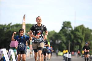 BIB: 1081, 0181
                            <button type="button" onclick="openModal(5127973)" class="btn btn-primary btn-sm float-right btn-popup" data-toggle="modal" data-target=".modal-high-quality">
                        <i class="fas fa-shopping-cart"></i> Add to Cart
                    </button>
                                            <button type="button" onclick="isThisMe(5127973, true)" class="btn btn-success btn-sm float-right btn-popup btn-isme hidden" data-toggle="tooltip" data-placement="bottom" title="นี่คือรูปของคุณใช่ไหม คลิกที่นี่เพื่อเอาเข้าอัลบั้ม">
                        <i class="fas fa-plus"></i> Add to album
                    </button>
                    <button type="button" onclick="isThisMe(5127973, false)" class="btn btn-warning btn-sm float-right btn-popup btn-isnotme hidden">
                        <i class="fas fa-ban"></i> Remove from album
                    </button>