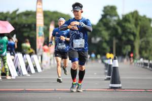 BIB: 0147
                            <button type="button" onclick="openModal(5136845)" class="btn btn-primary btn-sm float-right btn-popup" data-toggle="modal" data-target=".modal-high-quality">
                        <i class="fas fa-shopping-cart"></i> Add to Cart
                    </button>
                                            <button type="button" onclick="isThisMe(5136845, true)" class="btn btn-success btn-sm float-right btn-popup btn-isme hidden" data-toggle="tooltip" data-placement="bottom" title="นี่คือรูปของคุณใช่ไหม คลิกที่นี่เพื่อเอาเข้าอัลบั้ม">
                        <i class="fas fa-plus"></i> Add to album
                    </button>
                    <button type="button" onclick="isThisMe(5136845, false)" class="btn btn-warning btn-sm float-right btn-popup btn-isnotme hidden">
                        <i class="fas fa-ban"></i> Remove from album
                    </button>