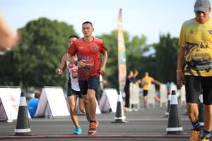 BIB: 0328, 0410
                            <button type="button" onclick="openModal(4956329)" class="btn btn-primary btn-sm float-right btn-popup" data-toggle="modal" data-target=".modal-high-quality">
                        <i class="fas fa-shopping-cart"></i> Add to Cart
                    </button>
                                            <button type="button" onclick="isThisMe(4956329, true)" class="btn btn-success btn-sm float-right btn-popup btn-isme hidden" data-toggle="tooltip" data-placement="bottom" title="นี่คือรูปของคุณใช่ไหม คลิกที่นี่เพื่อเอาเข้าอัลบั้ม">
                        <i class="fas fa-plus"></i> Add to album
                    </button>
                    <button type="button" onclick="isThisMe(4956329, false)" class="btn btn-warning btn-sm float-right btn-popup btn-isnotme hidden">
                        <i class="fas fa-ban"></i> Remove from album
                    </button>