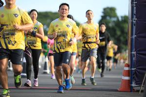 BIB: 0940, 0122, 0128
                            <button type="button" onclick="openModal(4959166)" class="btn btn-primary btn-sm float-right btn-popup" data-toggle="modal" data-target=".modal-high-quality">
                        <i class="fas fa-shopping-cart"></i> Add to Cart
                    </button>
                                            <button type="button" onclick="isThisMe(4959166, true)" class="btn btn-success btn-sm float-right btn-popup btn-isme hidden" data-toggle="tooltip" data-placement="bottom" title="นี่คือรูปของคุณใช่ไหม คลิกที่นี่เพื่อเอาเข้าอัลบั้ม">
                        <i class="fas fa-plus"></i> Add to album
                    </button>
                    <button type="button" onclick="isThisMe(4959166, false)" class="btn btn-warning btn-sm float-right btn-popup btn-isnotme hidden">
                        <i class="fas fa-ban"></i> Remove from album
                    </button>