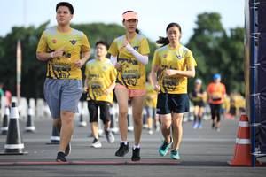 BIB: 0105, 647
                            <button type="button" onclick="openModal(4974039)" class="btn btn-primary btn-sm float-right btn-popup" data-toggle="modal" data-target=".modal-high-quality">
                        <i class="fas fa-shopping-cart"></i> Add to Cart
                    </button>
                                            <button type="button" onclick="isThisMe(4974039, true)" class="btn btn-success btn-sm float-right btn-popup btn-isme hidden" data-toggle="tooltip" data-placement="bottom" title="นี่คือรูปของคุณใช่ไหม คลิกที่นี่เพื่อเอาเข้าอัลบั้ม">
                        <i class="fas fa-plus"></i> Add to album
                    </button>
                    <button type="button" onclick="isThisMe(4974039, false)" class="btn btn-warning btn-sm float-right btn-popup btn-isnotme hidden">
                        <i class="fas fa-ban"></i> Remove from album
                    </button>
