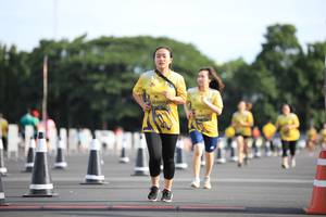 BIB: 0992
                            <button type="button" onclick="openModal(5082017)" class="btn btn-primary btn-sm float-right btn-popup" data-toggle="modal" data-target=".modal-high-quality">
                        <i class="fas fa-shopping-cart"></i> Add to Cart
                    </button>
                                            <button type="button" onclick="isThisMe(5082017, true)" class="btn btn-success btn-sm float-right btn-popup btn-isme hidden" data-toggle="tooltip" data-placement="bottom" title="นี่คือรูปของคุณใช่ไหม คลิกที่นี่เพื่อเอาเข้าอัลบั้ม">
                        <i class="fas fa-plus"></i> Add to album
                    </button>
                    <button type="button" onclick="isThisMe(5082017, false)" class="btn btn-warning btn-sm float-right btn-popup btn-isnotme hidden">
                        <i class="fas fa-ban"></i> Remove from album
                    </button>
