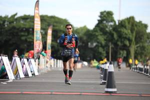 BIB: 1072, 
                            <button type="button" onclick="openModal(5123837)" class="btn btn-primary btn-sm float-right btn-popup" data-toggle="modal" data-target=".modal-high-quality">
                        <i class="fas fa-shopping-cart"></i> Add to Cart
                    </button>
                                            <button type="button" onclick="isThisMe(5123837, true)" class="btn btn-success btn-sm float-right btn-popup btn-isme hidden" data-toggle="tooltip" data-placement="bottom" title="นี่คือรูปของคุณใช่ไหม คลิกที่นี่เพื่อเอาเข้าอัลบั้ม">
                        <i class="fas fa-plus"></i> Add to album
                    </button>
                    <button type="button" onclick="isThisMe(5123837, false)" class="btn btn-warning btn-sm float-right btn-popup btn-isnotme hidden">
                        <i class="fas fa-ban"></i> Remove from album
                    </button>