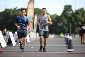 BIB: 1011
                            <button type="button" onclick="openModal(5121495)" class="btn btn-primary btn-sm float-right btn-popup" data-toggle="modal" data-target=".modal-high-quality">
                        <i class="fas fa-shopping-cart"></i> Add to Cart
                    </button>
                                            <button type="button" onclick="isThisMe(5121495, true)" class="btn btn-success btn-sm float-right btn-popup btn-isme hidden" data-toggle="tooltip" data-placement="bottom" title="นี่คือรูปของคุณใช่ไหม คลิกที่นี่เพื่อเอาเข้าอัลบั้ม">
                        <i class="fas fa-plus"></i> Add to album
                    </button>
                    <button type="button" onclick="isThisMe(5121495, false)" class="btn btn-warning btn-sm float-right btn-popup btn-isnotme hidden">
                        <i class="fas fa-ban"></i> Remove from album
                    </button>