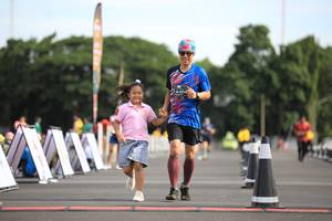 BIB: 014
                            <button type="button" onclick="openModal(5125855)" class="btn btn-primary btn-sm float-right btn-popup" data-toggle="modal" data-target=".modal-high-quality">
                        <i class="fas fa-shopping-cart"></i> Add to Cart
                    </button>
                                            <button type="button" onclick="isThisMe(5125855, true)" class="btn btn-success btn-sm float-right btn-popup btn-isme hidden" data-toggle="tooltip" data-placement="bottom" title="นี่คือรูปของคุณใช่ไหม คลิกที่นี่เพื่อเอาเข้าอัลบั้ม">
                        <i class="fas fa-plus"></i> Add to album
                    </button>
                    <button type="button" onclick="isThisMe(5125855, false)" class="btn btn-warning btn-sm float-right btn-popup btn-isnotme hidden">
                        <i class="fas fa-ban"></i> Remove from album
                    </button>