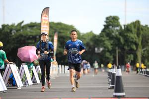 BIB: 704, 0134
                            <button type="button" onclick="openModal(5136439)" class="btn btn-primary btn-sm float-right btn-popup" data-toggle="modal" data-target=".modal-high-quality">
                        <i class="fas fa-shopping-cart"></i> Add to Cart
                    </button>
                                            <button type="button" onclick="isThisMe(5136439, true)" class="btn btn-success btn-sm float-right btn-popup btn-isme hidden" data-toggle="tooltip" data-placement="bottom" title="นี่คือรูปของคุณใช่ไหม คลิกที่นี่เพื่อเอาเข้าอัลบั้ม">
                        <i class="fas fa-plus"></i> Add to album
                    </button>
                    <button type="button" onclick="isThisMe(5136439, false)" class="btn btn-warning btn-sm float-right btn-popup btn-isnotme hidden">
                        <i class="fas fa-ban"></i> Remove from album
                    </button>