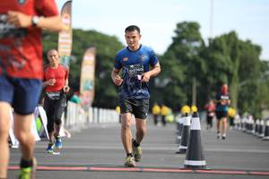 BIB: 760
                            <button type="button" onclick="openModal(5122267)" class="btn btn-primary btn-sm float-right btn-popup" data-toggle="modal" data-target=".modal-high-quality">
                        <i class="fas fa-shopping-cart"></i> Add to Cart
                    </button>
                                            <button type="button" onclick="isThisMe(5122267, true)" class="btn btn-success btn-sm float-right btn-popup btn-isme hidden" data-toggle="tooltip" data-placement="bottom" title="นี่คือรูปของคุณใช่ไหม คลิกที่นี่เพื่อเอาเข้าอัลบั้ม">
                        <i class="fas fa-plus"></i> Add to album
                    </button>
                    <button type="button" onclick="isThisMe(5122267, false)" class="btn btn-warning btn-sm float-right btn-popup btn-isnotme hidden">
                        <i class="fas fa-ban"></i> Remove from album
                    </button>