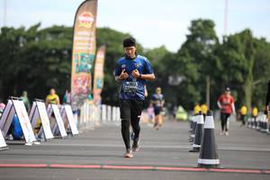 BIB: 892
                            <button type="button" onclick="openModal(5125179)" class="btn btn-primary btn-sm float-right btn-popup" data-toggle="modal" data-target=".modal-high-quality">
                        <i class="fas fa-shopping-cart"></i> Add to Cart
                    </button>
                                            <button type="button" onclick="isThisMe(5125179, true)" class="btn btn-success btn-sm float-right btn-popup btn-isme hidden" data-toggle="tooltip" data-placement="bottom" title="นี่คือรูปของคุณใช่ไหม คลิกที่นี่เพื่อเอาเข้าอัลบั้ม">
                        <i class="fas fa-plus"></i> Add to album
                    </button>
                    <button type="button" onclick="isThisMe(5125179, false)" class="btn btn-warning btn-sm float-right btn-popup btn-isnotme hidden">
                        <i class="fas fa-ban"></i> Remove from album
                    </button>