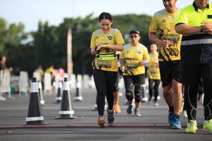 BIB: 0826, 757, 
                            <button type="button" onclick="openModal(4970749)" class="btn btn-primary btn-sm float-right btn-popup" data-toggle="modal" data-target=".modal-high-quality">
                        <i class="fas fa-shopping-cart"></i> Add to Cart
                    </button>
                                            <button type="button" onclick="isThisMe(4970749, true)" class="btn btn-success btn-sm float-right btn-popup btn-isme hidden" data-toggle="tooltip" data-placement="bottom" title="นี่คือรูปของคุณใช่ไหม คลิกที่นี่เพื่อเอาเข้าอัลบั้ม">
                        <i class="fas fa-plus"></i> Add to album
                    </button>
                    <button type="button" onclick="isThisMe(4970749, false)" class="btn btn-warning btn-sm float-right btn-popup btn-isnotme hidden">
                        <i class="fas fa-ban"></i> Remove from album
                    </button>