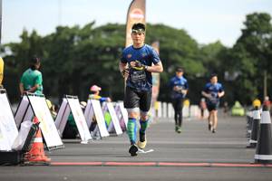 BIB: 940
                            <button type="button" onclick="openModal(5109507)" class="btn btn-primary btn-sm float-right btn-popup" data-toggle="modal" data-target=".modal-high-quality">
                        <i class="fas fa-shopping-cart"></i> Add to Cart
                    </button>
                                            <button type="button" onclick="isThisMe(5109507, true)" class="btn btn-success btn-sm float-right btn-popup btn-isme hidden" data-toggle="tooltip" data-placement="bottom" title="นี่คือรูปของคุณใช่ไหม คลิกที่นี่เพื่อเอาเข้าอัลบั้ม">
                        <i class="fas fa-plus"></i> Add to album
                    </button>
                    <button type="button" onclick="isThisMe(5109507, false)" class="btn btn-warning btn-sm float-right btn-popup btn-isnotme hidden">
                        <i class="fas fa-ban"></i> Remove from album
                    </button>