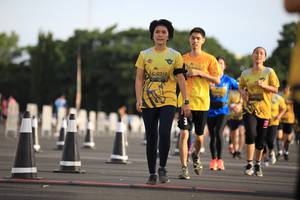 BIB: 0712
                            <button type="button" onclick="openModal(4960779)" class="btn btn-primary btn-sm float-right btn-popup" data-toggle="modal" data-target=".modal-high-quality">
                        <i class="fas fa-shopping-cart"></i> Add to Cart
                    </button>
                                            <button type="button" onclick="isThisMe(4960779, true)" class="btn btn-success btn-sm float-right btn-popup btn-isme hidden" data-toggle="tooltip" data-placement="bottom" title="นี่คือรูปของคุณใช่ไหม คลิกที่นี่เพื่อเอาเข้าอัลบั้ม">
                        <i class="fas fa-plus"></i> Add to album
                    </button>
                    <button type="button" onclick="isThisMe(4960779, false)" class="btn btn-warning btn-sm float-right btn-popup btn-isnotme hidden">
                        <i class="fas fa-ban"></i> Remove from album
                    </button>