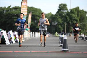 BIB: 1011, 703
                            <button type="button" onclick="openModal(5121209)" class="btn btn-primary btn-sm float-right btn-popup" data-toggle="modal" data-target=".modal-high-quality">
                        <i class="fas fa-shopping-cart"></i> Add to Cart
                    </button>
                                            <button type="button" onclick="isThisMe(5121209, true)" class="btn btn-success btn-sm float-right btn-popup btn-isme hidden" data-toggle="tooltip" data-placement="bottom" title="นี่คือรูปของคุณใช่ไหม คลิกที่นี่เพื่อเอาเข้าอัลบั้ม">
                        <i class="fas fa-plus"></i> Add to album
                    </button>
                    <button type="button" onclick="isThisMe(5121209, false)" class="btn btn-warning btn-sm float-right btn-popup btn-isnotme hidden">
                        <i class="fas fa-ban"></i> Remove from album
                    </button>