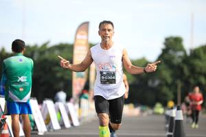 BIB: 0304
                            <button type="button" onclick="openModal(5098176)" class="btn btn-primary btn-sm float-right btn-popup" data-toggle="modal" data-target=".modal-high-quality">
                        <i class="fas fa-shopping-cart"></i> Add to Cart
                    </button>
                                            <button type="button" onclick="isThisMe(5098176, true)" class="btn btn-success btn-sm float-right btn-popup btn-isme hidden" data-toggle="tooltip" data-placement="bottom" title="นี่คือรูปของคุณใช่ไหม คลิกที่นี่เพื่อเอาเข้าอัลบั้ม">
                        <i class="fas fa-plus"></i> Add to album
                    </button>
                    <button type="button" onclick="isThisMe(5098176, false)" class="btn btn-warning btn-sm float-right btn-popup btn-isnotme hidden">
                        <i class="fas fa-ban"></i> Remove from album
                    </button>