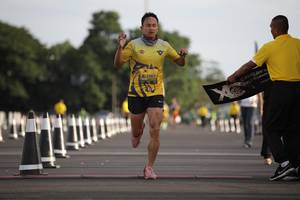 BIB: 1167
                            <button type="button" onclick="openModal(4947192)" class="btn btn-primary btn-sm float-right btn-popup" data-toggle="modal" data-target=".modal-high-quality">
                        <i class="fas fa-shopping-cart"></i> Add to Cart
                    </button>
                                            <button type="button" onclick="isThisMe(4947192, true)" class="btn btn-success btn-sm float-right btn-popup btn-isme hidden" data-toggle="tooltip" data-placement="bottom" title="นี่คือรูปของคุณใช่ไหม คลิกที่นี่เพื่อเอาเข้าอัลบั้ม">
                        <i class="fas fa-plus"></i> Add to album
                    </button>
                    <button type="button" onclick="isThisMe(4947192, false)" class="btn btn-warning btn-sm float-right btn-popup btn-isnotme hidden">
                        <i class="fas fa-ban"></i> Remove from album
                    </button>