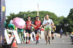 BIB: 418
                            <button type="button" onclick="openModal(5136985)" class="btn btn-primary btn-sm float-right btn-popup" data-toggle="modal" data-target=".modal-high-quality">
                        <i class="fas fa-shopping-cart"></i> Add to Cart
                    </button>
                                            <button type="button" onclick="isThisMe(5136985, true)" class="btn btn-success btn-sm float-right btn-popup btn-isme hidden" data-toggle="tooltip" data-placement="bottom" title="นี่คือรูปของคุณใช่ไหม คลิกที่นี่เพื่อเอาเข้าอัลบั้ม">
                        <i class="fas fa-plus"></i> Add to album
                    </button>
                    <button type="button" onclick="isThisMe(5136985, false)" class="btn btn-warning btn-sm float-right btn-popup btn-isnotme hidden">
                        <i class="fas fa-ban"></i> Remove from album
                    </button>