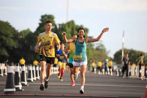 BIB: 511
                            <button type="button" onclick="openModal(4947895)" class="btn btn-primary btn-sm float-right btn-popup" data-toggle="modal" data-target=".modal-high-quality">
                        <i class="fas fa-shopping-cart"></i> Add to Cart
                    </button>
                                            <button type="button" onclick="isThisMe(4947895, true)" class="btn btn-success btn-sm float-right btn-popup btn-isme hidden" data-toggle="tooltip" data-placement="bottom" title="นี่คือรูปของคุณใช่ไหม คลิกที่นี่เพื่อเอาเข้าอัลบั้ม">
                        <i class="fas fa-plus"></i> Add to album
                    </button>
                    <button type="button" onclick="isThisMe(4947895, false)" class="btn btn-warning btn-sm float-right btn-popup btn-isnotme hidden">
                        <i class="fas fa-ban"></i> Remove from album
                    </button>