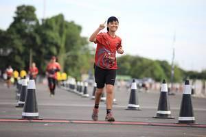 BIB: 0495
                            <button type="button" onclick="openModal(5126992)" class="btn btn-primary btn-sm float-right btn-popup" data-toggle="modal" data-target=".modal-high-quality">
                        <i class="fas fa-shopping-cart"></i> Add to Cart
                    </button>
                                            <button type="button" onclick="isThisMe(5126992, true)" class="btn btn-success btn-sm float-right btn-popup btn-isme hidden" data-toggle="tooltip" data-placement="bottom" title="นี่คือรูปของคุณใช่ไหม คลิกที่นี่เพื่อเอาเข้าอัลบั้ม">
                        <i class="fas fa-plus"></i> Add to album
                    </button>
                    <button type="button" onclick="isThisMe(5126992, false)" class="btn btn-warning btn-sm float-right btn-popup btn-isnotme hidden">
                        <i class="fas fa-ban"></i> Remove from album
                    </button>