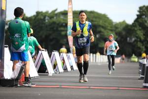 BIB: 03441
                            <button type="button" onclick="openModal(5100569)" class="btn btn-primary btn-sm float-right btn-popup" data-toggle="modal" data-target=".modal-high-quality">
                        <i class="fas fa-shopping-cart"></i> Add to Cart
                    </button>
                                            <button type="button" onclick="isThisMe(5100569, true)" class="btn btn-success btn-sm float-right btn-popup btn-isme hidden" data-toggle="tooltip" data-placement="bottom" title="นี่คือรูปของคุณใช่ไหม คลิกที่นี่เพื่อเอาเข้าอัลบั้ม">
                        <i class="fas fa-plus"></i> Add to album
                    </button>
                    <button type="button" onclick="isThisMe(5100569, false)" class="btn btn-warning btn-sm float-right btn-popup btn-isnotme hidden">
                        <i class="fas fa-ban"></i> Remove from album
                    </button>