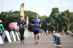 BIB: 704, 134
                            <button type="button" onclick="openModal(5136438)" class="btn btn-primary btn-sm float-right btn-popup" data-toggle="modal" data-target=".modal-high-quality">
                        <i class="fas fa-shopping-cart"></i> Add to Cart
                    </button>
                                            <button type="button" onclick="isThisMe(5136438, true)" class="btn btn-success btn-sm float-right btn-popup btn-isme hidden" data-toggle="tooltip" data-placement="bottom" title="นี่คือรูปของคุณใช่ไหม คลิกที่นี่เพื่อเอาเข้าอัลบั้ม">
                        <i class="fas fa-plus"></i> Add to album
                    </button>
                    <button type="button" onclick="isThisMe(5136438, false)" class="btn btn-warning btn-sm float-right btn-popup btn-isnotme hidden">
                        <i class="fas fa-ban"></i> Remove from album
                    </button>