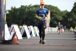 BIB: 0202
                            <button type="button" onclick="openModal(5109216)" class="btn btn-primary btn-sm float-right btn-popup" data-toggle="modal" data-target=".modal-high-quality">
                        <i class="fas fa-shopping-cart"></i> Add to Cart
                    </button>
                                            <button type="button" onclick="isThisMe(5109216, true)" class="btn btn-success btn-sm float-right btn-popup btn-isme hidden" data-toggle="tooltip" data-placement="bottom" title="นี่คือรูปของคุณใช่ไหม คลิกที่นี่เพื่อเอาเข้าอัลบั้ม">
                        <i class="fas fa-plus"></i> Add to album
                    </button>
                    <button type="button" onclick="isThisMe(5109216, false)" class="btn btn-warning btn-sm float-right btn-popup btn-isnotme hidden">
                        <i class="fas fa-ban"></i> Remove from album
                    </button>