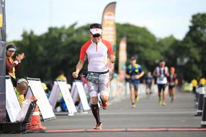 BIB: 961
                            <button type="button" onclick="openModal(5127775)" class="btn btn-primary btn-sm float-right btn-popup" data-toggle="modal" data-target=".modal-high-quality">
                        <i class="fas fa-shopping-cart"></i> Add to Cart
                    </button>
                                            <button type="button" onclick="isThisMe(5127775, true)" class="btn btn-success btn-sm float-right btn-popup btn-isme hidden" data-toggle="tooltip" data-placement="bottom" title="นี่คือรูปของคุณใช่ไหม คลิกที่นี่เพื่อเอาเข้าอัลบั้ม">
                        <i class="fas fa-plus"></i> Add to album
                    </button>
                    <button type="button" onclick="isThisMe(5127775, false)" class="btn btn-warning btn-sm float-right btn-popup btn-isnotme hidden">
                        <i class="fas fa-ban"></i> Remove from album
                    </button>