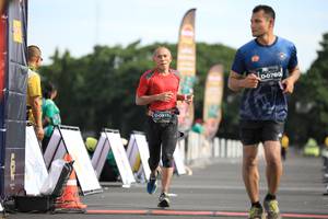 BIB: 0760, 0915
                            <button type="button" onclick="openModal(5122312)" class="btn btn-primary btn-sm float-right btn-popup" data-toggle="modal" data-target=".modal-high-quality">
                        <i class="fas fa-shopping-cart"></i> Add to Cart
                    </button>
                                            <button type="button" onclick="isThisMe(5122312, true)" class="btn btn-success btn-sm float-right btn-popup btn-isme hidden" data-toggle="tooltip" data-placement="bottom" title="นี่คือรูปของคุณใช่ไหม คลิกที่นี่เพื่อเอาเข้าอัลบั้ม">
                        <i class="fas fa-plus"></i> Add to album
                    </button>
                    <button type="button" onclick="isThisMe(5122312, false)" class="btn btn-warning btn-sm float-right btn-popup btn-isnotme hidden">
                        <i class="fas fa-ban"></i> Remove from album
                    </button>