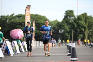 BIB: 704, 0134
                            <button type="button" onclick="openModal(5136436)" class="btn btn-primary btn-sm float-right btn-popup" data-toggle="modal" data-target=".modal-high-quality">
                        <i class="fas fa-shopping-cart"></i> Add to Cart
                    </button>
                                            <button type="button" onclick="isThisMe(5136436, true)" class="btn btn-success btn-sm float-right btn-popup btn-isme hidden" data-toggle="tooltip" data-placement="bottom" title="นี่คือรูปของคุณใช่ไหม คลิกที่นี่เพื่อเอาเข้าอัลบั้ม">
                        <i class="fas fa-plus"></i> Add to album
                    </button>
                    <button type="button" onclick="isThisMe(5136436, false)" class="btn btn-warning btn-sm float-right btn-popup btn-isnotme hidden">
                        <i class="fas fa-ban"></i> Remove from album
                    </button>