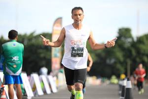 BIB: 0304
                            <button type="button" onclick="openModal(5098243)" class="btn btn-primary btn-sm float-right btn-popup" data-toggle="modal" data-target=".modal-high-quality">
                        <i class="fas fa-shopping-cart"></i> Add to Cart
                    </button>
                                            <button type="button" onclick="isThisMe(5098243, true)" class="btn btn-success btn-sm float-right btn-popup btn-isme hidden" data-toggle="tooltip" data-placement="bottom" title="นี่คือรูปของคุณใช่ไหม คลิกที่นี่เพื่อเอาเข้าอัลบั้ม">
                        <i class="fas fa-plus"></i> Add to album
                    </button>
                    <button type="button" onclick="isThisMe(5098243, false)" class="btn btn-warning btn-sm float-right btn-popup btn-isnotme hidden">
                        <i class="fas fa-ban"></i> Remove from album
                    </button>