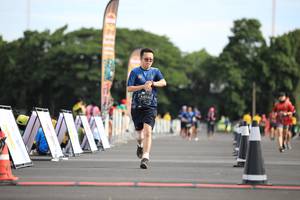 BIB: 0131
                            <button type="button" onclick="openModal(5126292)" class="btn btn-primary btn-sm float-right btn-popup" data-toggle="modal" data-target=".modal-high-quality">
                        <i class="fas fa-shopping-cart"></i> Add to Cart
                    </button>
                                            <button type="button" onclick="isThisMe(5126292, true)" class="btn btn-success btn-sm float-right btn-popup btn-isme hidden" data-toggle="tooltip" data-placement="bottom" title="นี่คือรูปของคุณใช่ไหม คลิกที่นี่เพื่อเอาเข้าอัลบั้ม">
                        <i class="fas fa-plus"></i> Add to album
                    </button>
                    <button type="button" onclick="isThisMe(5126292, false)" class="btn btn-warning btn-sm float-right btn-popup btn-isnotme hidden">
                        <i class="fas fa-ban"></i> Remove from album
                    </button>