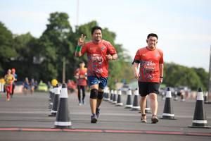 BIB: 364, 0274
                            <button type="button" onclick="openModal(5108848)" class="btn btn-primary btn-sm float-right btn-popup" data-toggle="modal" data-target=".modal-high-quality">
                        <i class="fas fa-shopping-cart"></i> Add to Cart
                    </button>
                                            <button type="button" onclick="isThisMe(5108848, true)" class="btn btn-success btn-sm float-right btn-popup btn-isme hidden" data-toggle="tooltip" data-placement="bottom" title="นี่คือรูปของคุณใช่ไหม คลิกที่นี่เพื่อเอาเข้าอัลบั้ม">
                        <i class="fas fa-plus"></i> Add to album
                    </button>
                    <button type="button" onclick="isThisMe(5108848, false)" class="btn btn-warning btn-sm float-right btn-popup btn-isnotme hidden">
                        <i class="fas fa-ban"></i> Remove from album
                    </button>