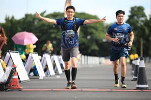 BIB: 520, 0450
                            <button type="button" onclick="openModal(5127908)" class="btn btn-primary btn-sm float-right btn-popup" data-toggle="modal" data-target=".modal-high-quality">
                        <i class="fas fa-shopping-cart"></i> Add to Cart
                    </button>
                                            <button type="button" onclick="isThisMe(5127908, true)" class="btn btn-success btn-sm float-right btn-popup btn-isme hidden" data-toggle="tooltip" data-placement="bottom" title="นี่คือรูปของคุณใช่ไหม คลิกที่นี่เพื่อเอาเข้าอัลบั้ม">
                        <i class="fas fa-plus"></i> Add to album
                    </button>
                    <button type="button" onclick="isThisMe(5127908, false)" class="btn btn-warning btn-sm float-right btn-popup btn-isnotme hidden">
                        <i class="fas fa-ban"></i> Remove from album
                    </button>