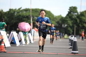 BIB: 0438
                            <button type="button" onclick="openModal(5128225)" class="btn btn-primary btn-sm float-right btn-popup" data-toggle="modal" data-target=".modal-high-quality">
                        <i class="fas fa-shopping-cart"></i> Add to Cart
                    </button>
                                            <button type="button" onclick="isThisMe(5128225, true)" class="btn btn-success btn-sm float-right btn-popup btn-isme hidden" data-toggle="tooltip" data-placement="bottom" title="นี่คือรูปของคุณใช่ไหม คลิกที่นี่เพื่อเอาเข้าอัลบั้ม">
                        <i class="fas fa-plus"></i> Add to album
                    </button>
                    <button type="button" onclick="isThisMe(5128225, false)" class="btn btn-warning btn-sm float-right btn-popup btn-isnotme hidden">
                        <i class="fas fa-ban"></i> Remove from album
                    </button>