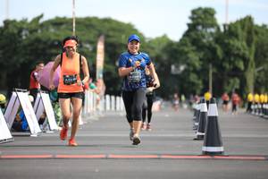 BIB: 023, 0391
                            <button type="button" onclick="openModal(5128703)" class="btn btn-primary btn-sm float-right btn-popup" data-toggle="modal" data-target=".modal-high-quality">
                        <i class="fas fa-shopping-cart"></i> Add to Cart
                    </button>
                                            <button type="button" onclick="isThisMe(5128703, true)" class="btn btn-success btn-sm float-right btn-popup btn-isme hidden" data-toggle="tooltip" data-placement="bottom" title="นี่คือรูปของคุณใช่ไหม คลิกที่นี่เพื่อเอาเข้าอัลบั้ม">
                        <i class="fas fa-plus"></i> Add to album
                    </button>
                    <button type="button" onclick="isThisMe(5128703, false)" class="btn btn-warning btn-sm float-right btn-popup btn-isnotme hidden">
                        <i class="fas fa-ban"></i> Remove from album
                    </button>