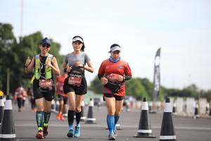 BIB: 0173, 0335, 0326
                            <button type="button" onclick="openModal(5119736)" class="btn btn-primary btn-sm float-right btn-popup" data-toggle="modal" data-target=".modal-high-quality">
                        <i class="fas fa-shopping-cart"></i> Add to Cart
                    </button>
                                            <button type="button" onclick="isThisMe(5119736, true)" class="btn btn-success btn-sm float-right btn-popup btn-isme hidden" data-toggle="tooltip" data-placement="bottom" title="นี่คือรูปของคุณใช่ไหม คลิกที่นี่เพื่อเอาเข้าอัลบั้ม">
                        <i class="fas fa-plus"></i> Add to album
                    </button>
                    <button type="button" onclick="isThisMe(5119736, false)" class="btn btn-warning btn-sm float-right btn-popup btn-isnotme hidden">
                        <i class="fas fa-ban"></i> Remove from album
                    </button>