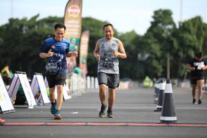 BIB: 1011, 703
                            <button type="button" onclick="openModal(5121358)" class="btn btn-primary btn-sm float-right btn-popup" data-toggle="modal" data-target=".modal-high-quality">
                        <i class="fas fa-shopping-cart"></i> Add to Cart
                    </button>
                                            <button type="button" onclick="isThisMe(5121358, true)" class="btn btn-success btn-sm float-right btn-popup btn-isme hidden" data-toggle="tooltip" data-placement="bottom" title="นี่คือรูปของคุณใช่ไหม คลิกที่นี่เพื่อเอาเข้าอัลบั้ม">
                        <i class="fas fa-plus"></i> Add to album
                    </button>
                    <button type="button" onclick="isThisMe(5121358, false)" class="btn btn-warning btn-sm float-right btn-popup btn-isnotme hidden">
                        <i class="fas fa-ban"></i> Remove from album
                    </button>