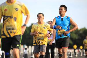 BIB: 0609, 0610
                            <button type="button" onclick="openModal(4953528)" class="btn btn-primary btn-sm float-right btn-popup" data-toggle="modal" data-target=".modal-high-quality">
                        <i class="fas fa-shopping-cart"></i> Add to Cart
                    </button>
                                            <button type="button" onclick="isThisMe(4953528, true)" class="btn btn-success btn-sm float-right btn-popup btn-isme hidden" data-toggle="tooltip" data-placement="bottom" title="นี่คือรูปของคุณใช่ไหม คลิกที่นี่เพื่อเอาเข้าอัลบั้ม">
                        <i class="fas fa-plus"></i> Add to album
                    </button>
                    <button type="button" onclick="isThisMe(4953528, false)" class="btn btn-warning btn-sm float-right btn-popup btn-isnotme hidden">
                        <i class="fas fa-ban"></i> Remove from album
                    </button>