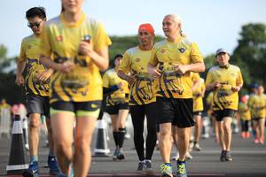 BIB: 105
                            <button type="button" onclick="openModal(4964755)" class="btn btn-primary btn-sm float-right btn-popup" data-toggle="modal" data-target=".modal-high-quality">
                        <i class="fas fa-shopping-cart"></i> Add to Cart
                    </button>
                                            <button type="button" onclick="isThisMe(4964755, true)" class="btn btn-success btn-sm float-right btn-popup btn-isme hidden" data-toggle="tooltip" data-placement="bottom" title="นี่คือรูปของคุณใช่ไหม คลิกที่นี่เพื่อเอาเข้าอัลบั้ม">
                        <i class="fas fa-plus"></i> Add to album
                    </button>
                    <button type="button" onclick="isThisMe(4964755, false)" class="btn btn-warning btn-sm float-right btn-popup btn-isnotme hidden">
                        <i class="fas fa-ban"></i> Remove from album
                    </button>