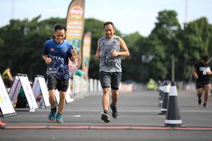 BIB: 011
                            <button type="button" onclick="openModal(5121388)" class="btn btn-primary btn-sm float-right btn-popup" data-toggle="modal" data-target=".modal-high-quality">
                        <i class="fas fa-shopping-cart"></i> Add to Cart
                    </button>
                                            <button type="button" onclick="isThisMe(5121388, true)" class="btn btn-success btn-sm float-right btn-popup btn-isme hidden" data-toggle="tooltip" data-placement="bottom" title="นี่คือรูปของคุณใช่ไหม คลิกที่นี่เพื่อเอาเข้าอัลบั้ม">
                        <i class="fas fa-plus"></i> Add to album
                    </button>
                    <button type="button" onclick="isThisMe(5121388, false)" class="btn btn-warning btn-sm float-right btn-popup btn-isnotme hidden">
                        <i class="fas fa-ban"></i> Remove from album
                    </button>