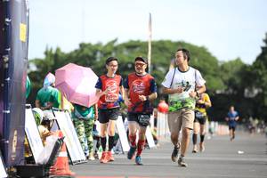 BIB: 418, 1017
                            <button type="button" onclick="openModal(5136986)" class="btn btn-primary btn-sm float-right btn-popup" data-toggle="modal" data-target=".modal-high-quality">
                        <i class="fas fa-shopping-cart"></i> Add to Cart
                    </button>
                                            <button type="button" onclick="isThisMe(5136986, true)" class="btn btn-success btn-sm float-right btn-popup btn-isme hidden" data-toggle="tooltip" data-placement="bottom" title="นี่คือรูปของคุณใช่ไหม คลิกที่นี่เพื่อเอาเข้าอัลบั้ม">
                        <i class="fas fa-plus"></i> Add to album
                    </button>
                    <button type="button" onclick="isThisMe(5136986, false)" class="btn btn-warning btn-sm float-right btn-popup btn-isnotme hidden">
                        <i class="fas fa-ban"></i> Remove from album
                    </button>