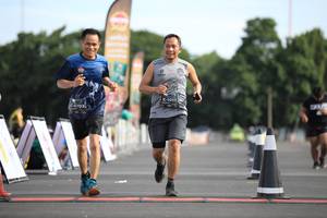 BIB: 1011, 703
                            <button type="button" onclick="openModal(5121486)" class="btn btn-primary btn-sm float-right btn-popup" data-toggle="modal" data-target=".modal-high-quality">
                        <i class="fas fa-shopping-cart"></i> Add to Cart
                    </button>
                                            <button type="button" onclick="isThisMe(5121486, true)" class="btn btn-success btn-sm float-right btn-popup btn-isme hidden" data-toggle="tooltip" data-placement="bottom" title="นี่คือรูปของคุณใช่ไหม คลิกที่นี่เพื่อเอาเข้าอัลบั้ม">
                        <i class="fas fa-plus"></i> Add to album
                    </button>
                    <button type="button" onclick="isThisMe(5121486, false)" class="btn btn-warning btn-sm float-right btn-popup btn-isnotme hidden">
                        <i class="fas fa-ban"></i> Remove from album
                    </button>