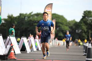 BIB: 803
                            <button type="button" onclick="openModal(5105826)" class="btn btn-primary btn-sm float-right btn-popup" data-toggle="modal" data-target=".modal-high-quality">
                        <i class="fas fa-shopping-cart"></i> Add to Cart
                    </button>
                                            <button type="button" onclick="isThisMe(5105826, true)" class="btn btn-success btn-sm float-right btn-popup btn-isme hidden" data-toggle="tooltip" data-placement="bottom" title="นี่คือรูปของคุณใช่ไหม คลิกที่นี่เพื่อเอาเข้าอัลบั้ม">
                        <i class="fas fa-plus"></i> Add to album
                    </button>
                    <button type="button" onclick="isThisMe(5105826, false)" class="btn btn-warning btn-sm float-right btn-popup btn-isnotme hidden">
                        <i class="fas fa-ban"></i> Remove from album
                    </button>